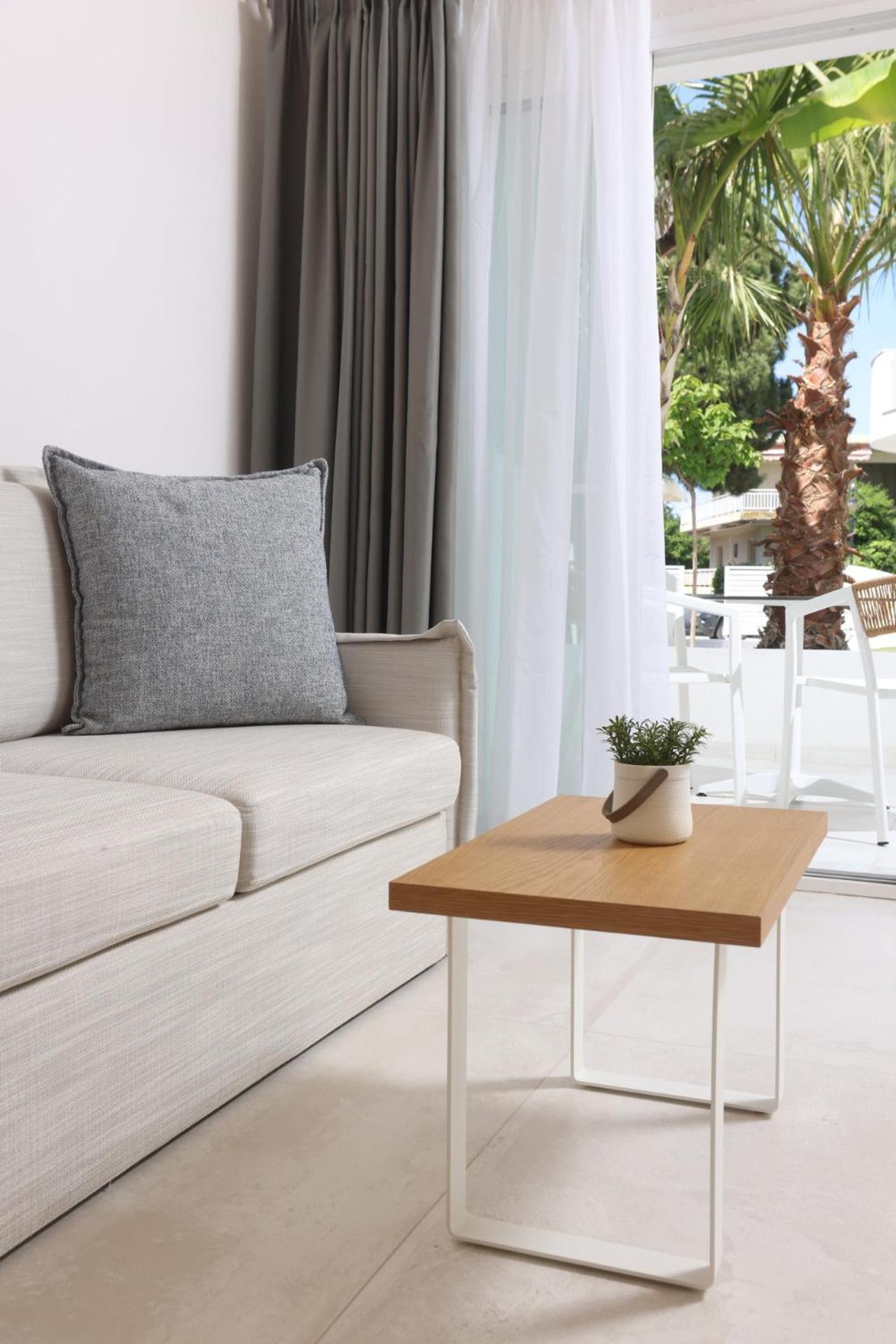 Lefko Aparthotel *